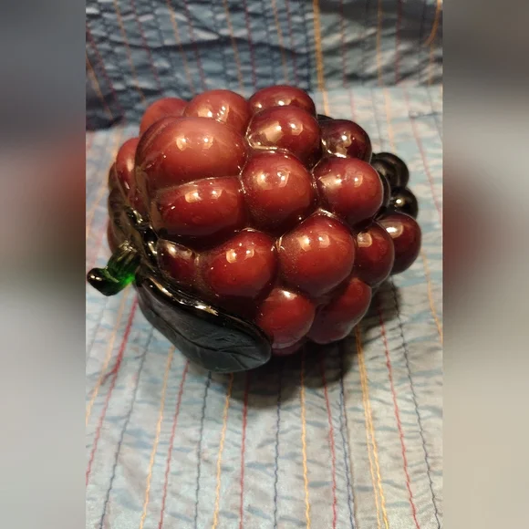 Blown Glass Cluster Of Grapes Red/Purple/Green - Picture 4 of 7
